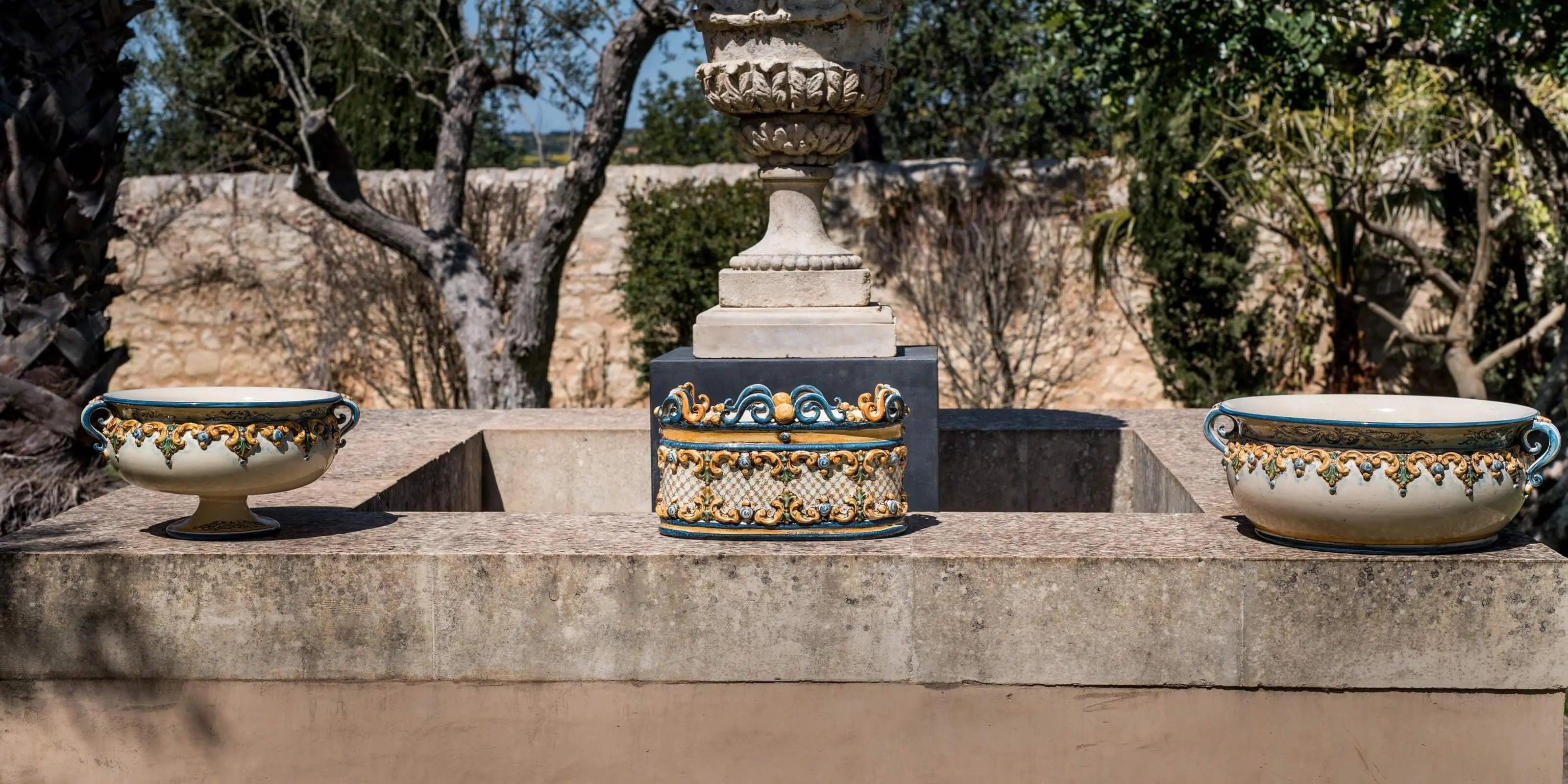 Portavasi ceramiche di Caltagirone Sofia, ceramiche caltagirone fatti a mano, decorazione artigianale.