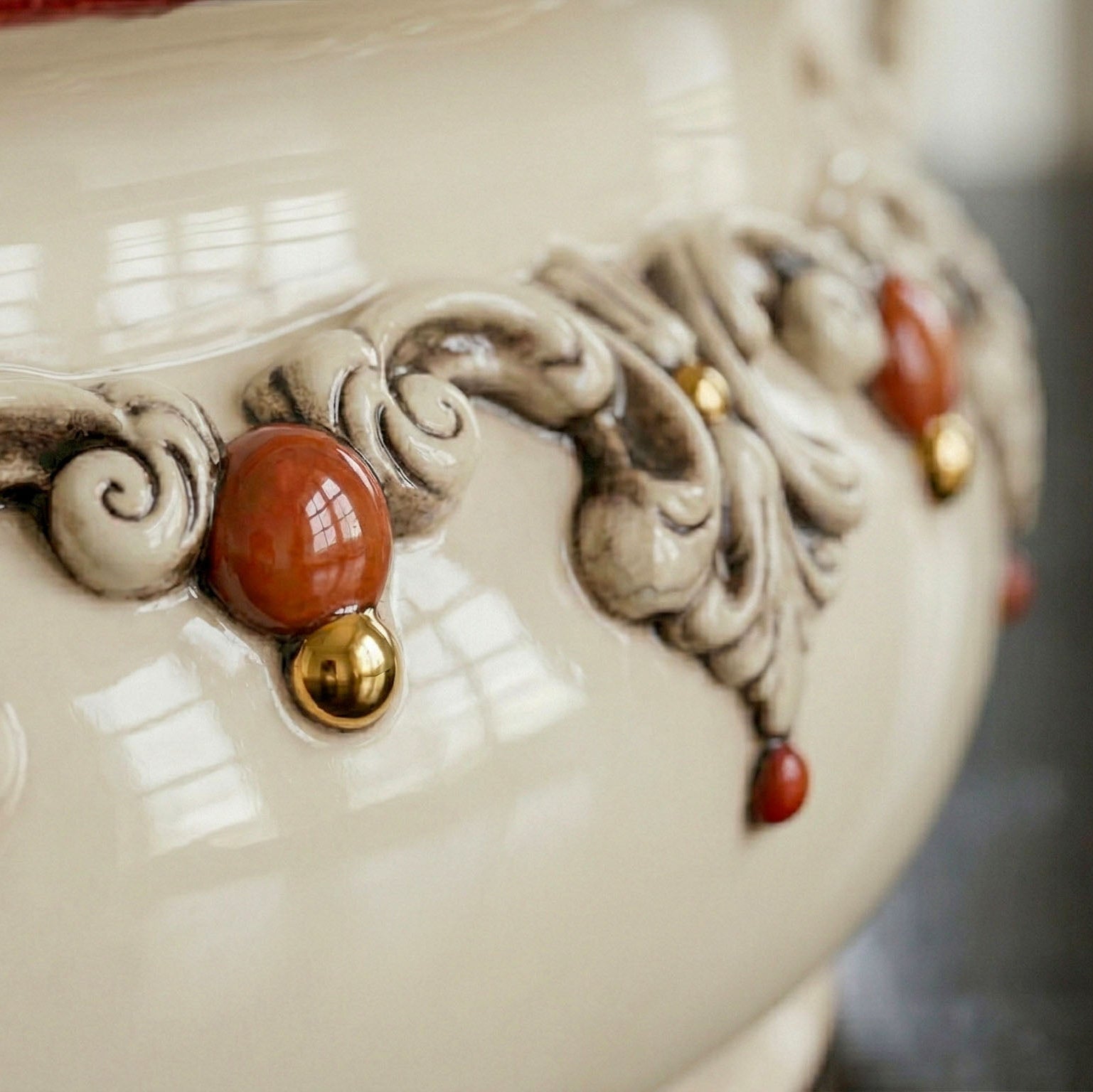 Sicilian Ceramic Centerpiece Ø 30/40 cm / Ø 12-16", Mother of Pearl – Italian ceramic from Caltagirone, Sicily
