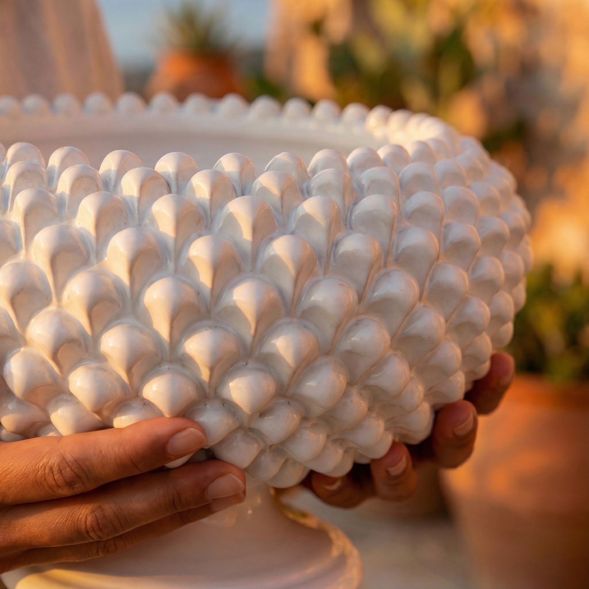 White Line pine cone-shaped cake stand, 25/33 cm in diameter, in Caltagirone ceramic.