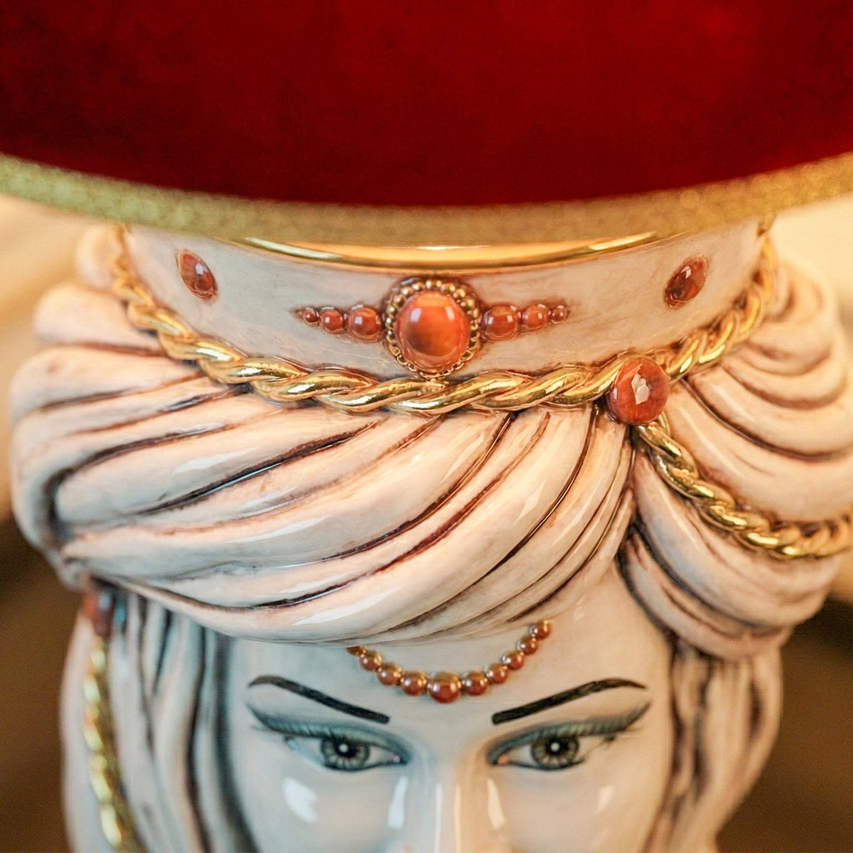 Tuareg Head Lamp with Crown H 70 cm / 27½" (Ceramic H 40 cm / 15¾", Fabric Lampshade Ø 45 cm / 17¾"), Female, Antique Mother of Pearl, Gold and Lustre – Testa di Moro from Caltagirone, Sicily