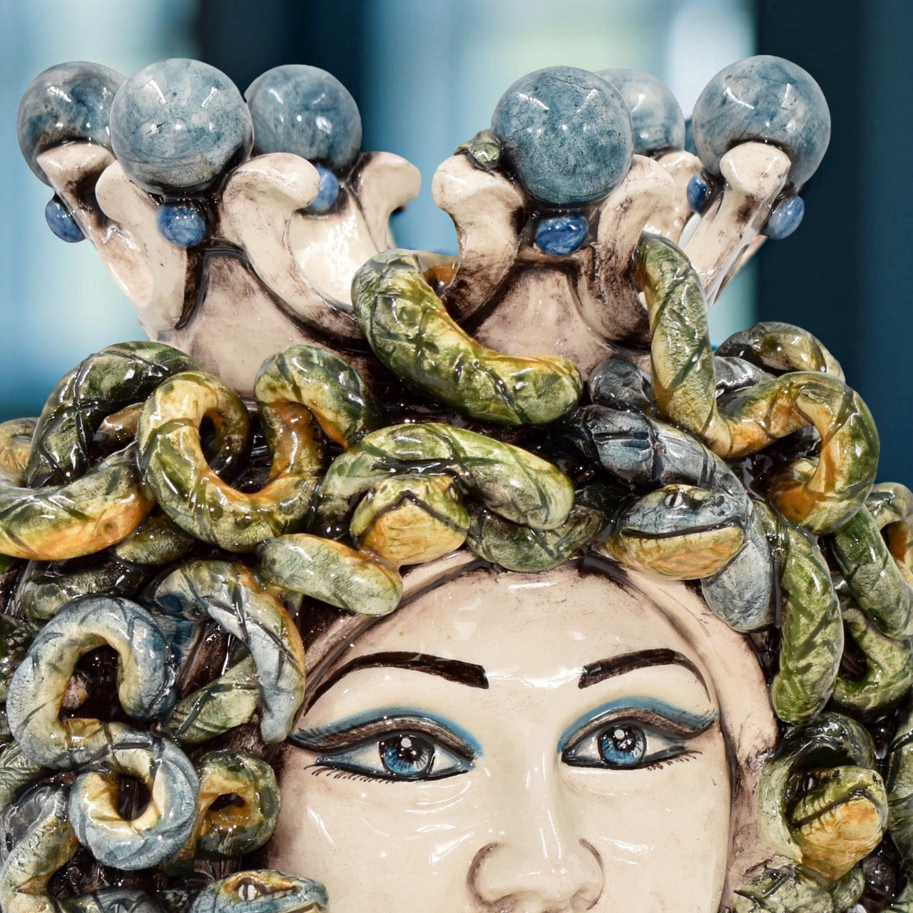 Head h 25 turban jellyfish mother of pearl colored blue beads