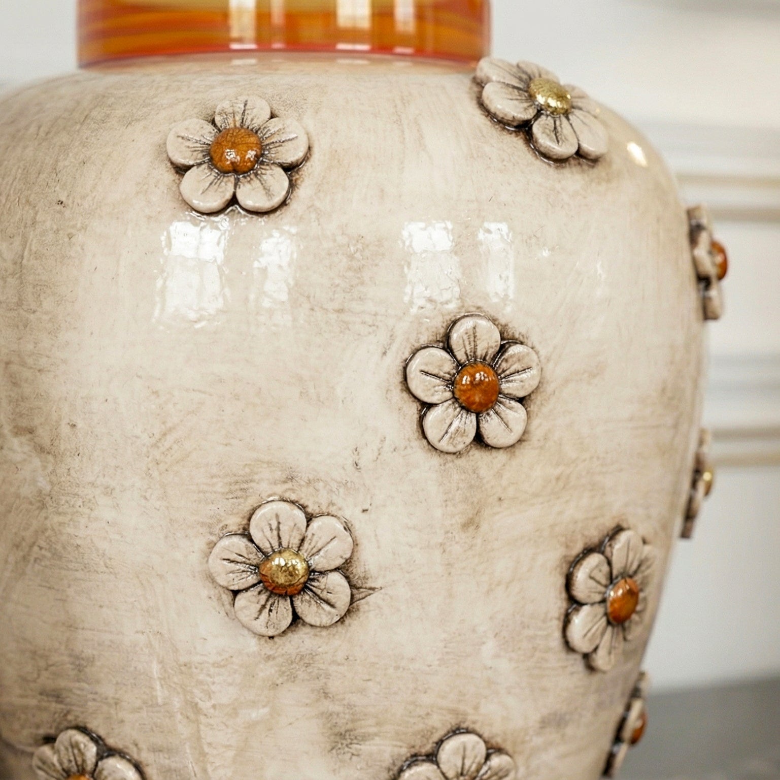 Sicilian Round Ball Vase, Antique Mother of Pearl Gold – Sicilian majolica handcrafted in Caltagirone