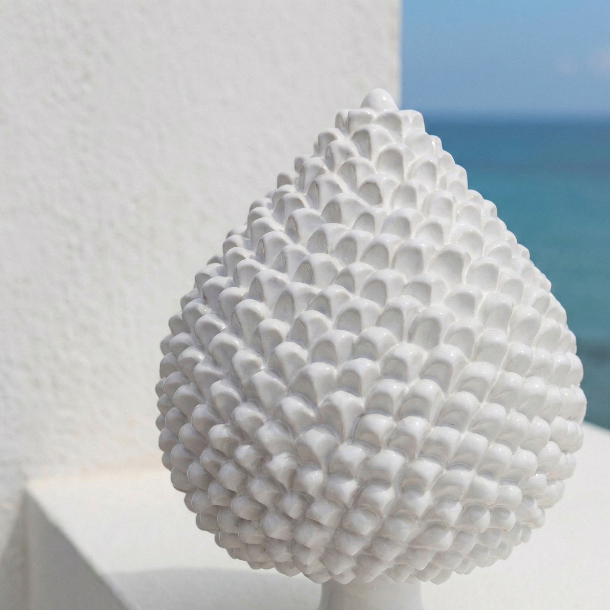 Caltagirone handmade pinecone modeled by hand height 25/40 white line