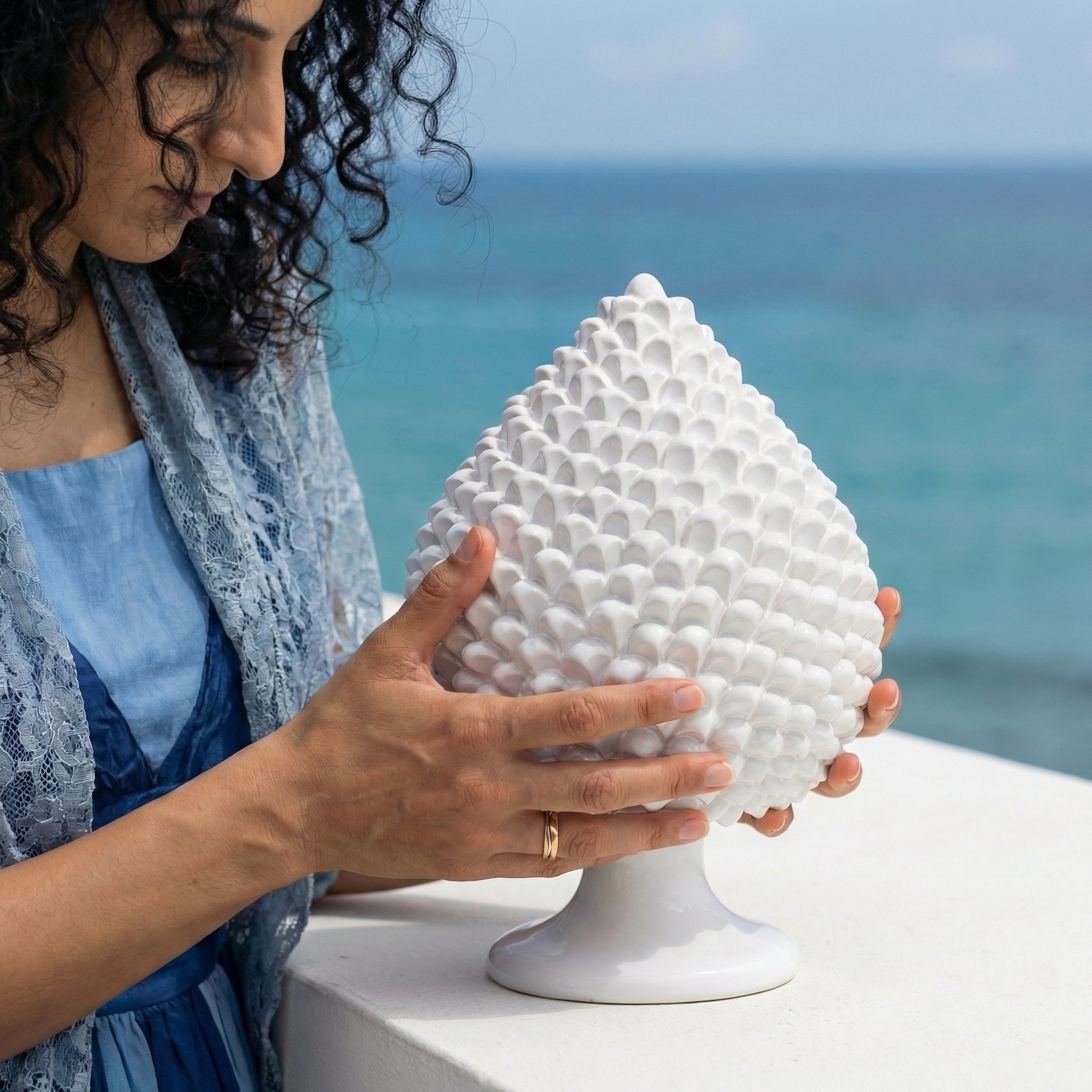 Caltagirone handmade pinecone modeled by hand height 25/40 white line