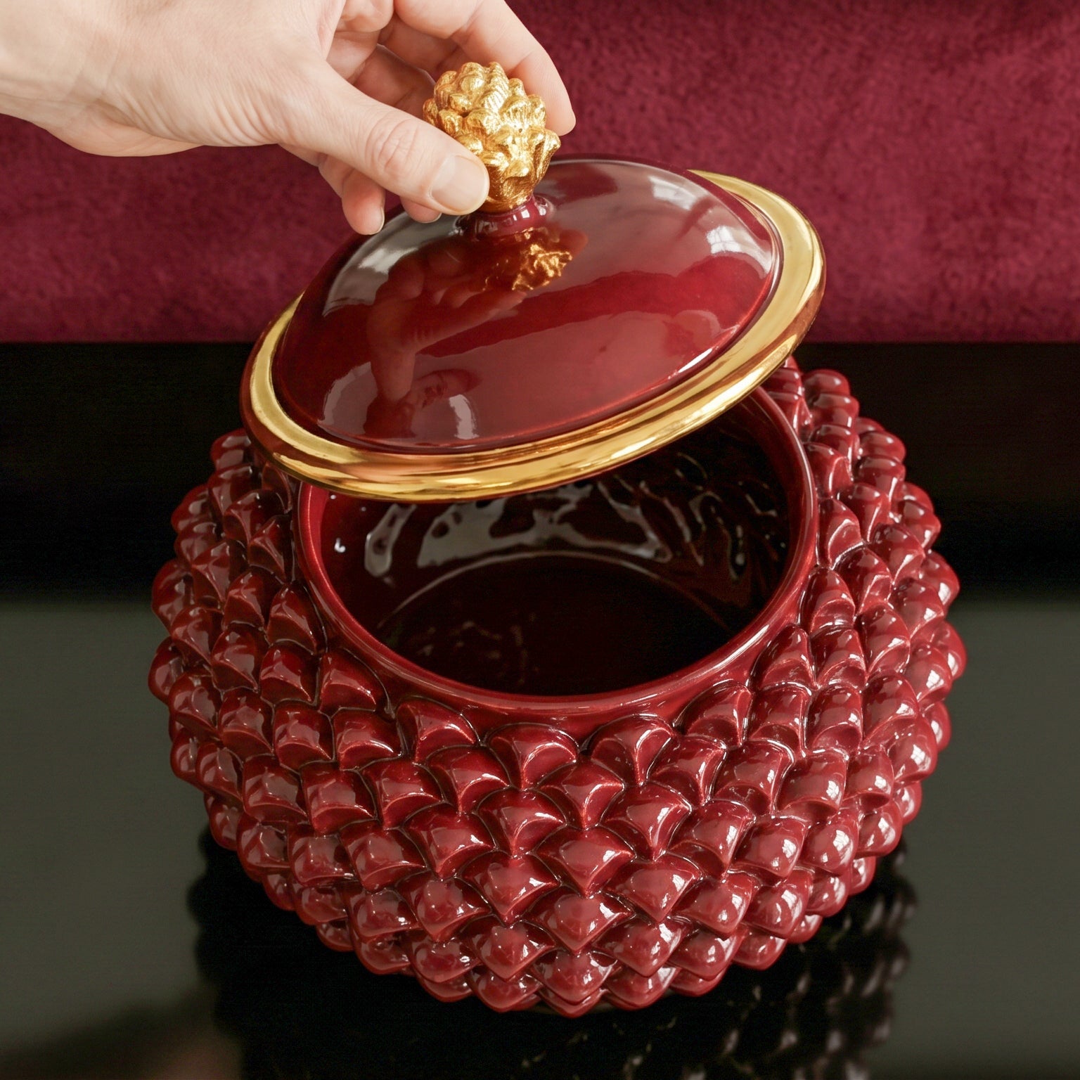 Caltagirone Ceramic Pine Cone Cookie Jar Ø 20 cm — Bordeaux and Gold
