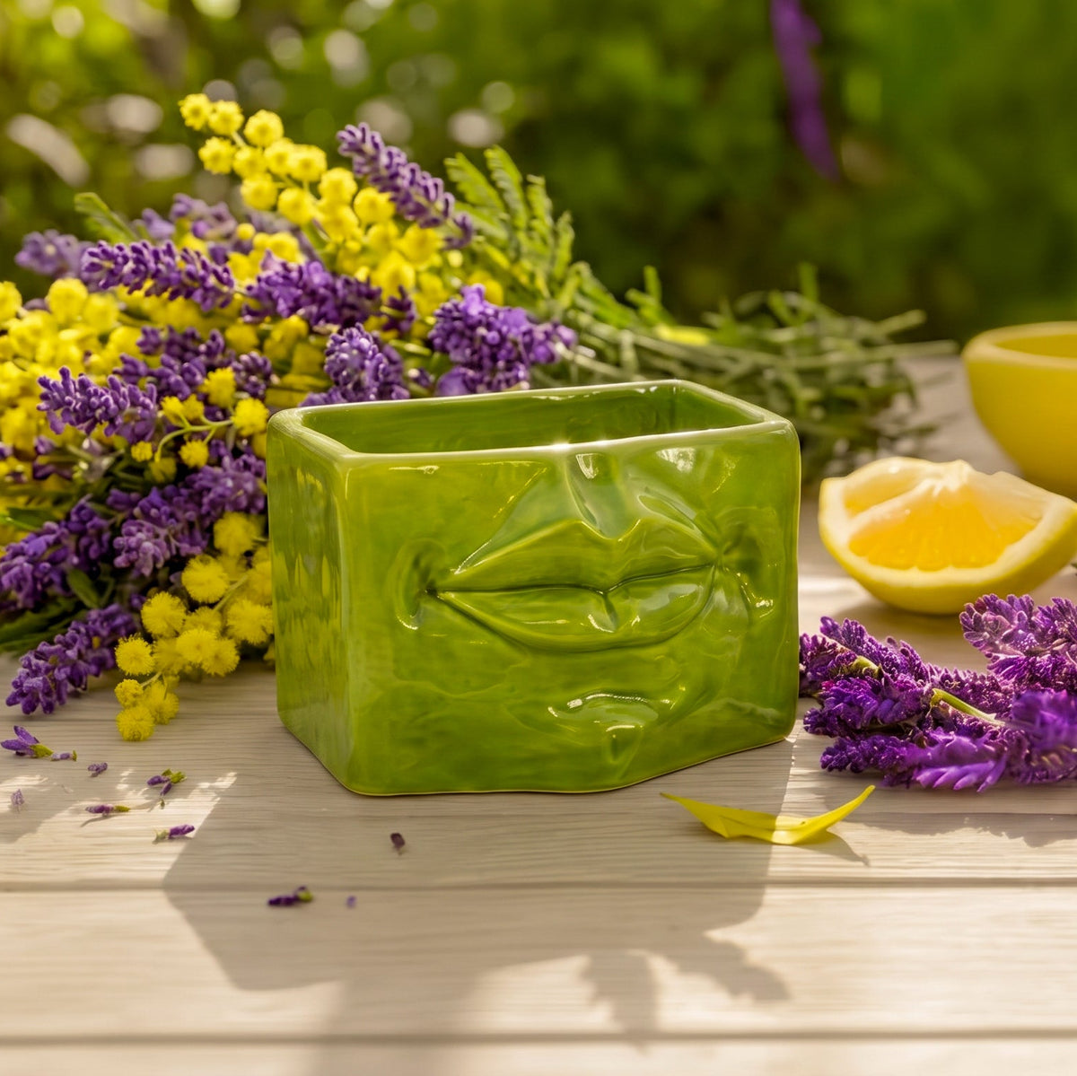 Sicilian Ceramic Face Box 14×10 / 21×13 cm / 5½×4 / 8¼×5", Leaf Green – Sicilian majolica handcrafted in Caltagirone