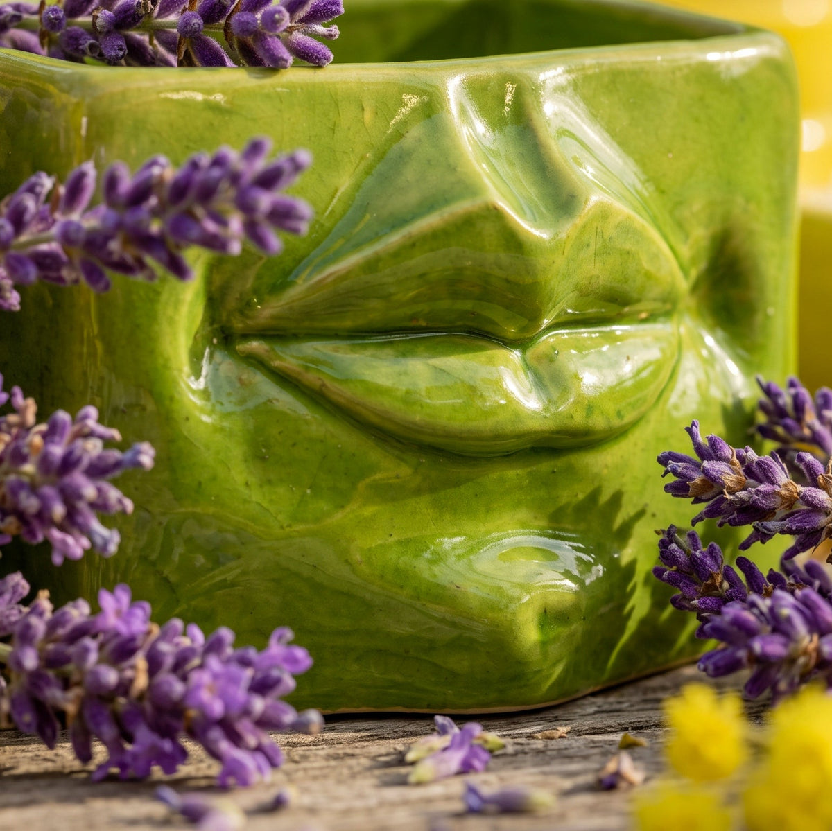 Sicilian Ceramic Face Box 14×10 / 21×13 cm / 5½×4 / 8¼×5", Leaf Green – Sicilian majolica handcrafted in Caltagirone
