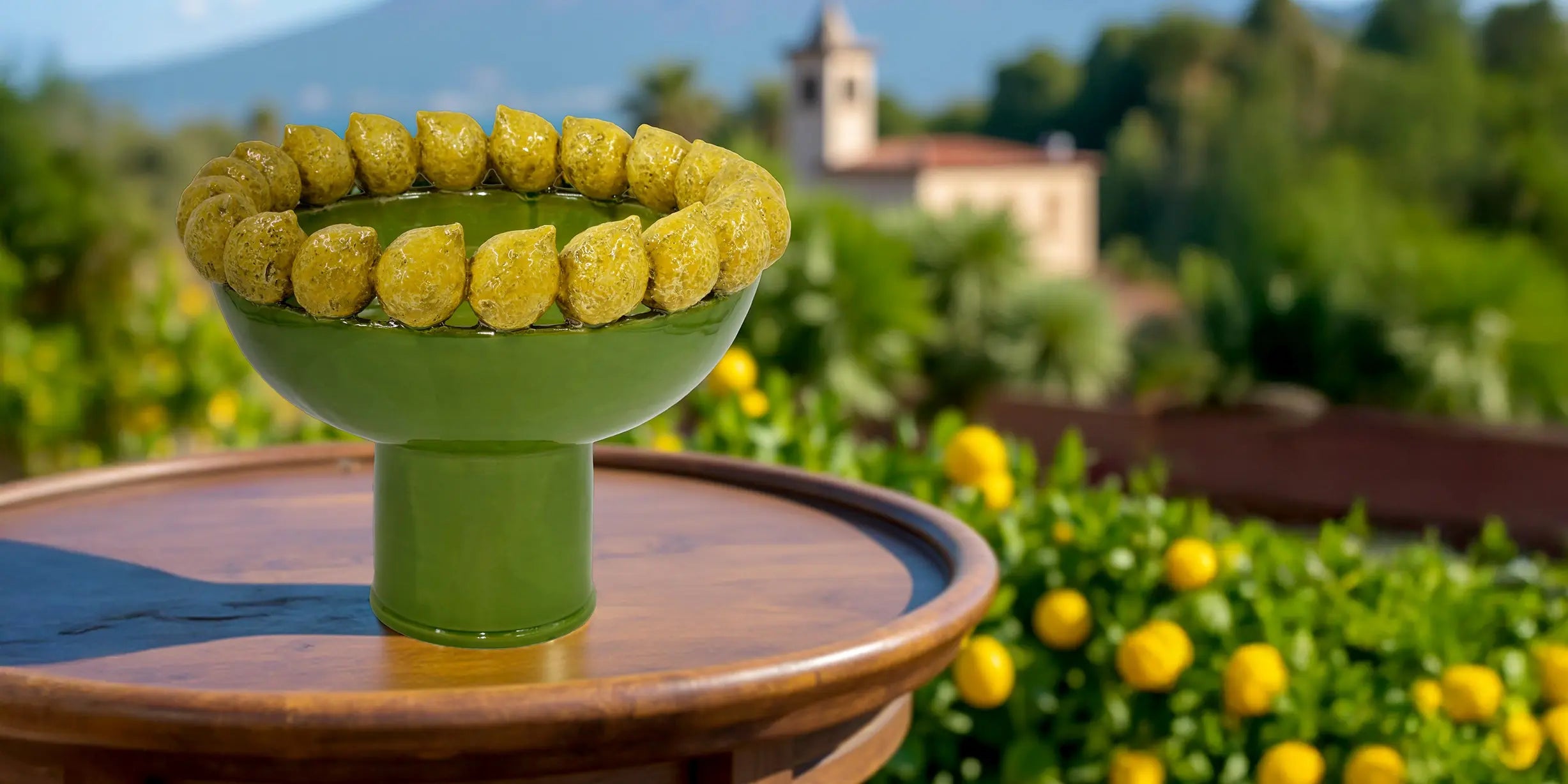 alzata in ceramica di caltagirone con limoni modellati a mano