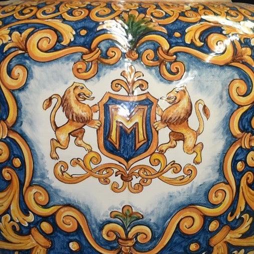 Anfora h 90 c/stemma nobiliare ornato fondo blu in serie limitata - Ceramiche di Caltagirone Sofia