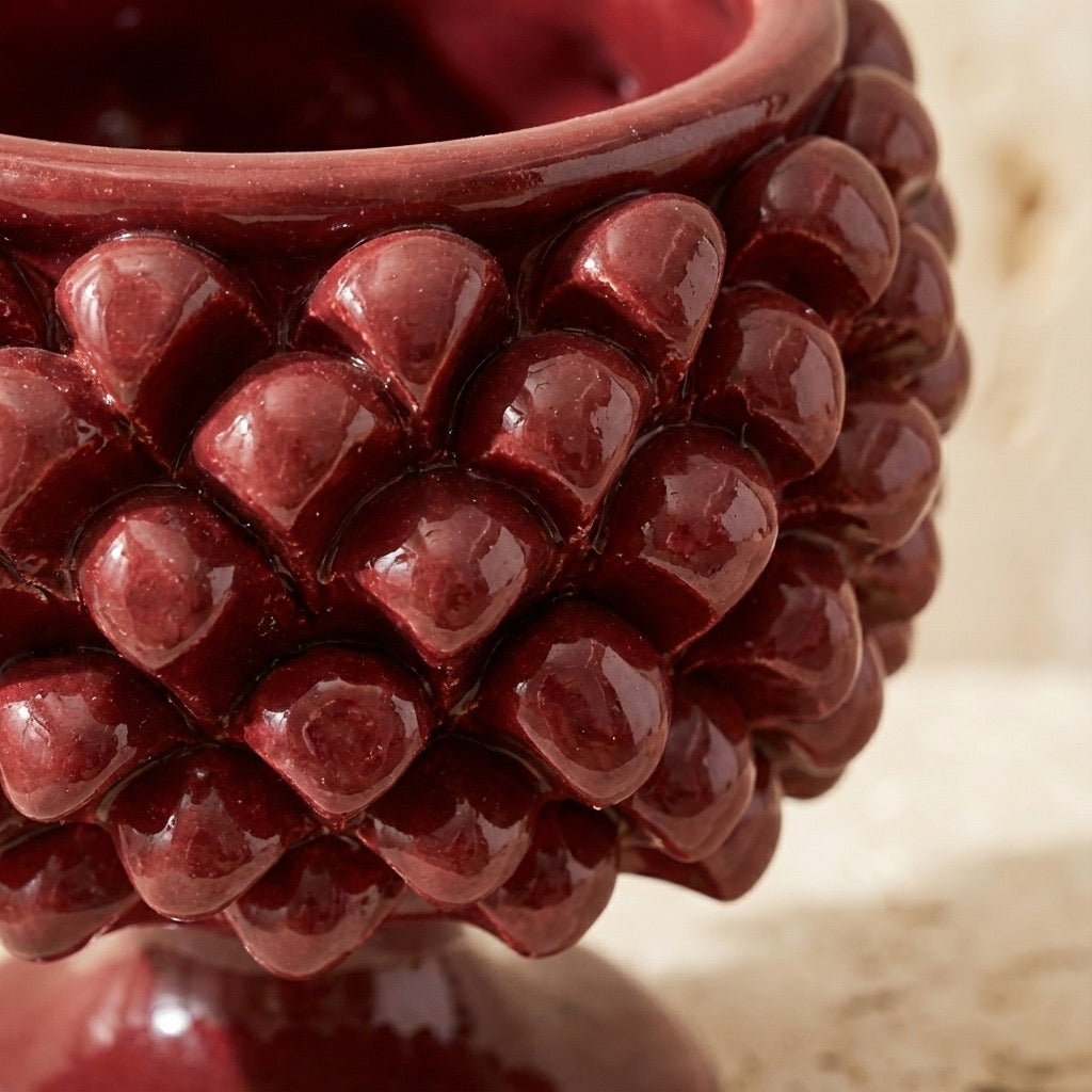 Vaso mezza pigna bordeaux in ceramica di Caltagirone