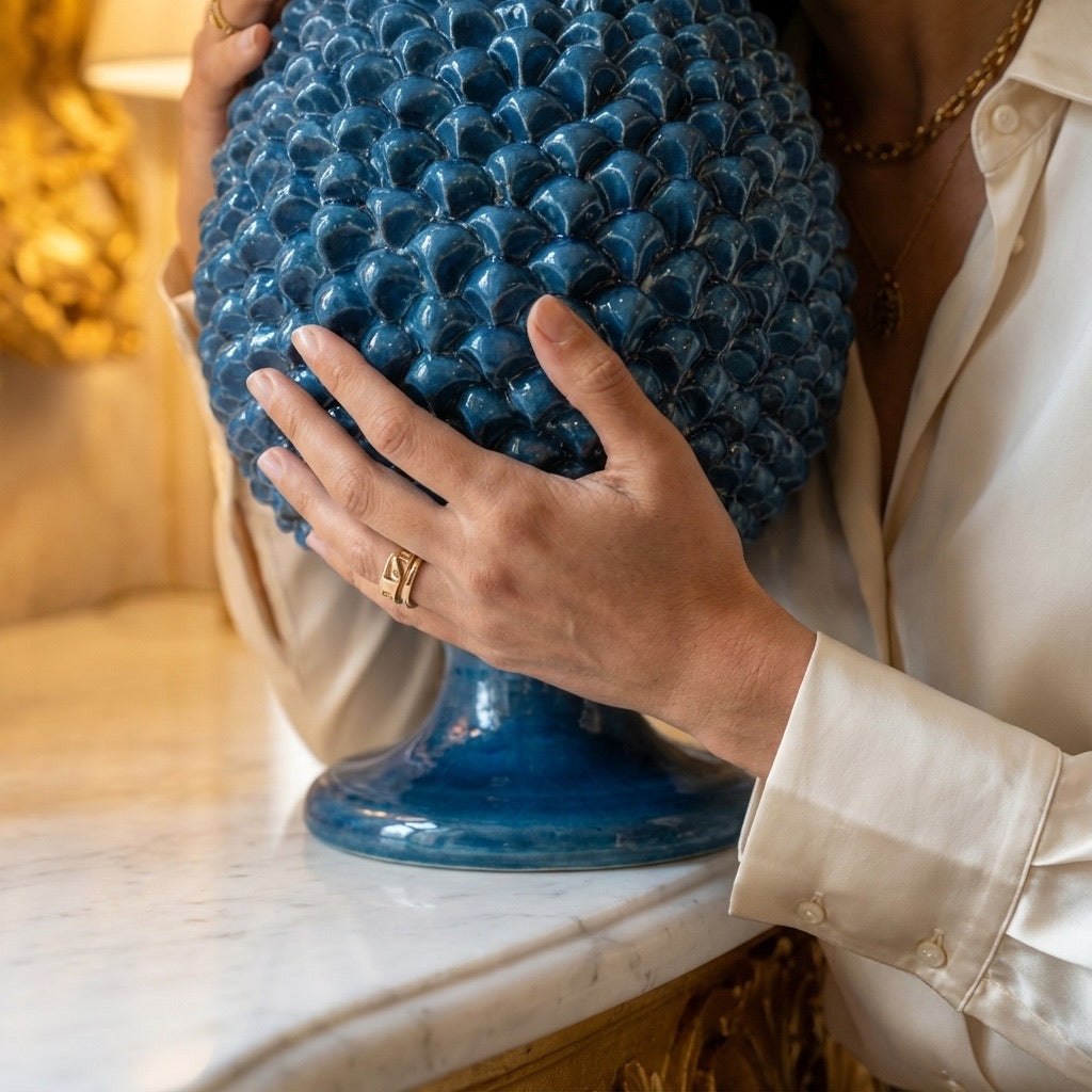 Pigna artigianale di Caltagirone modellata a mano altezza 15/40 cm in blu intenso - Ceramiche di Caltagirone Sofia