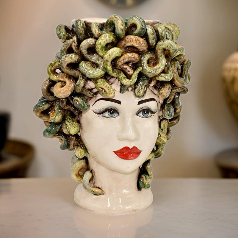 Medusa head h 42 colored mother of pearl red lips