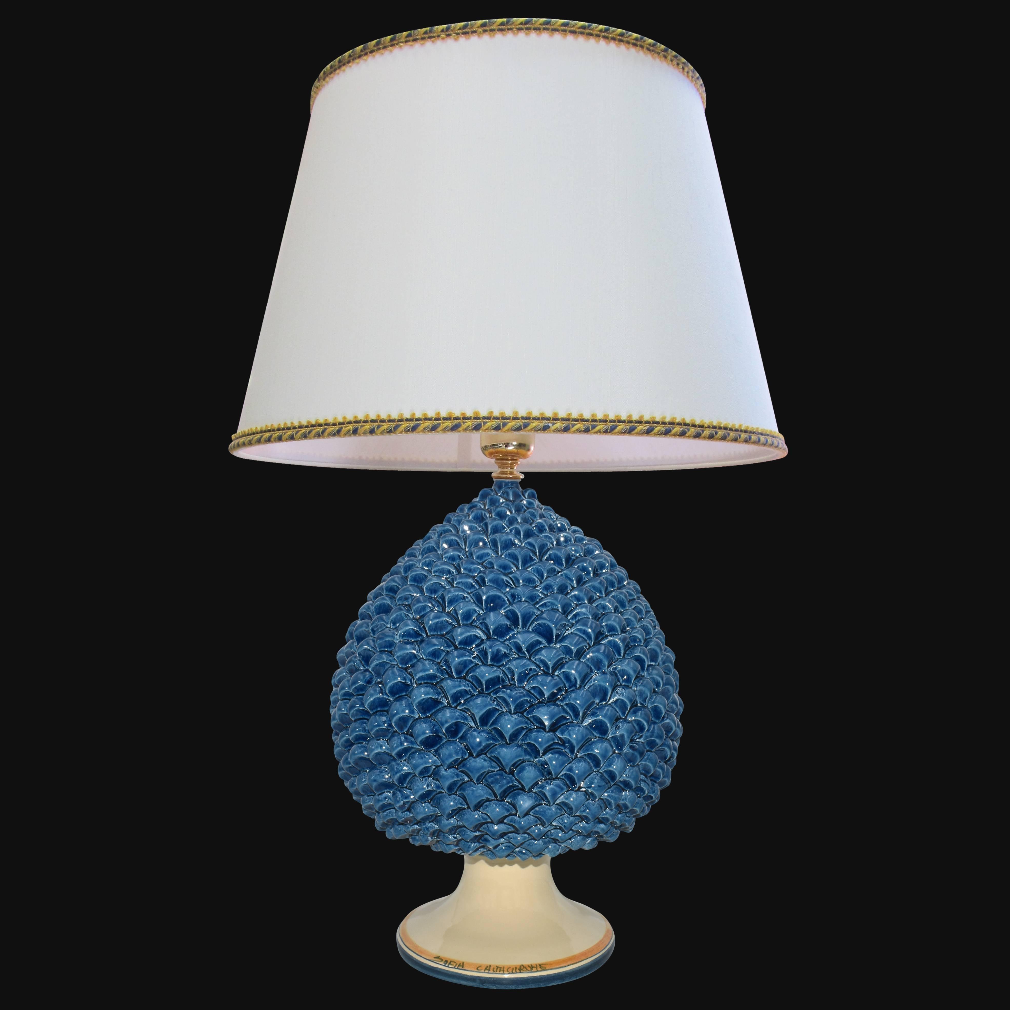 Lampada con base pigna blu in ceramiche Caltagirone fatti a mano, stile artigianale siciliano.