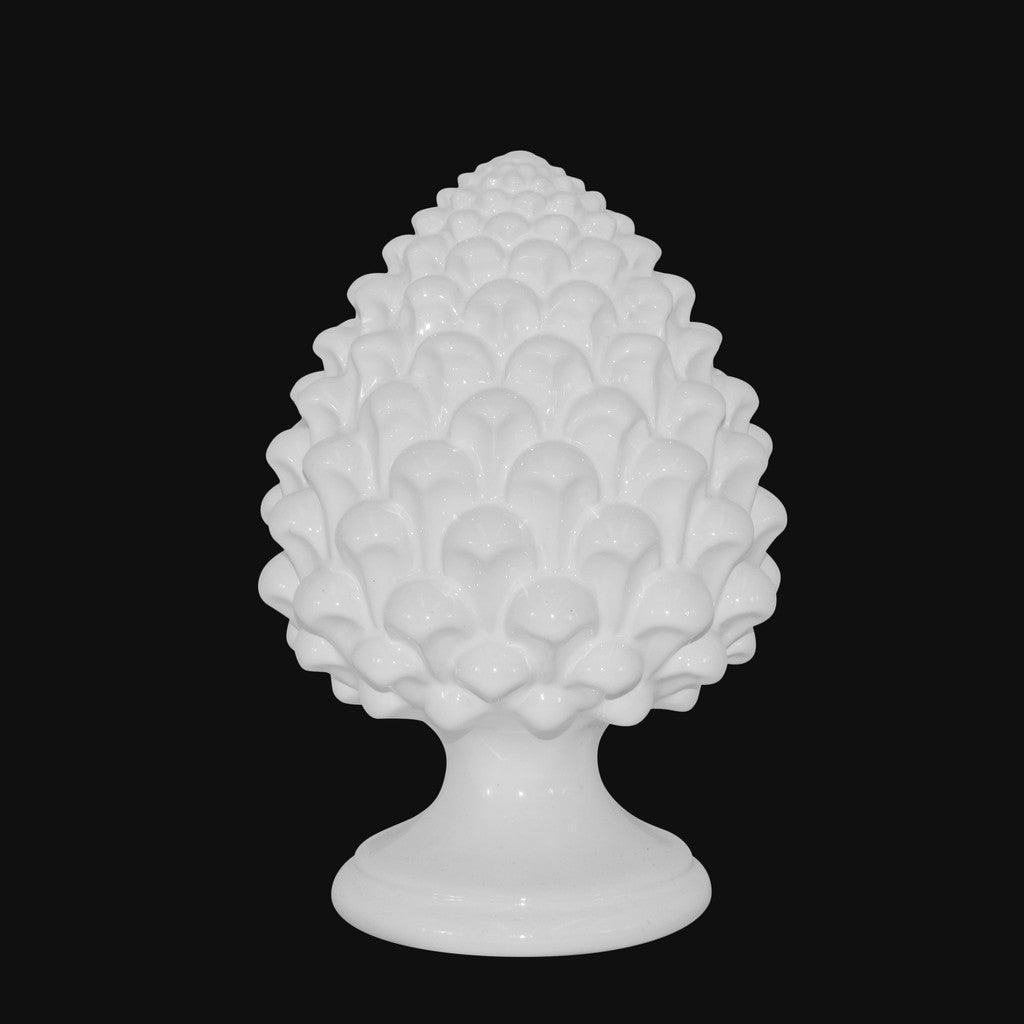 Pigna bianca ceramica Caltagirone fatti a mano, design artigianale Sofia su sfondo nero