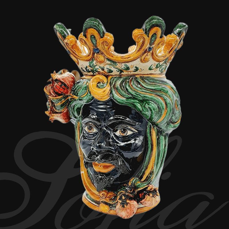 Testa di moro in ceramica di Caltagirone fatta a mano con corona gialla e decorazioni verdi e arancio