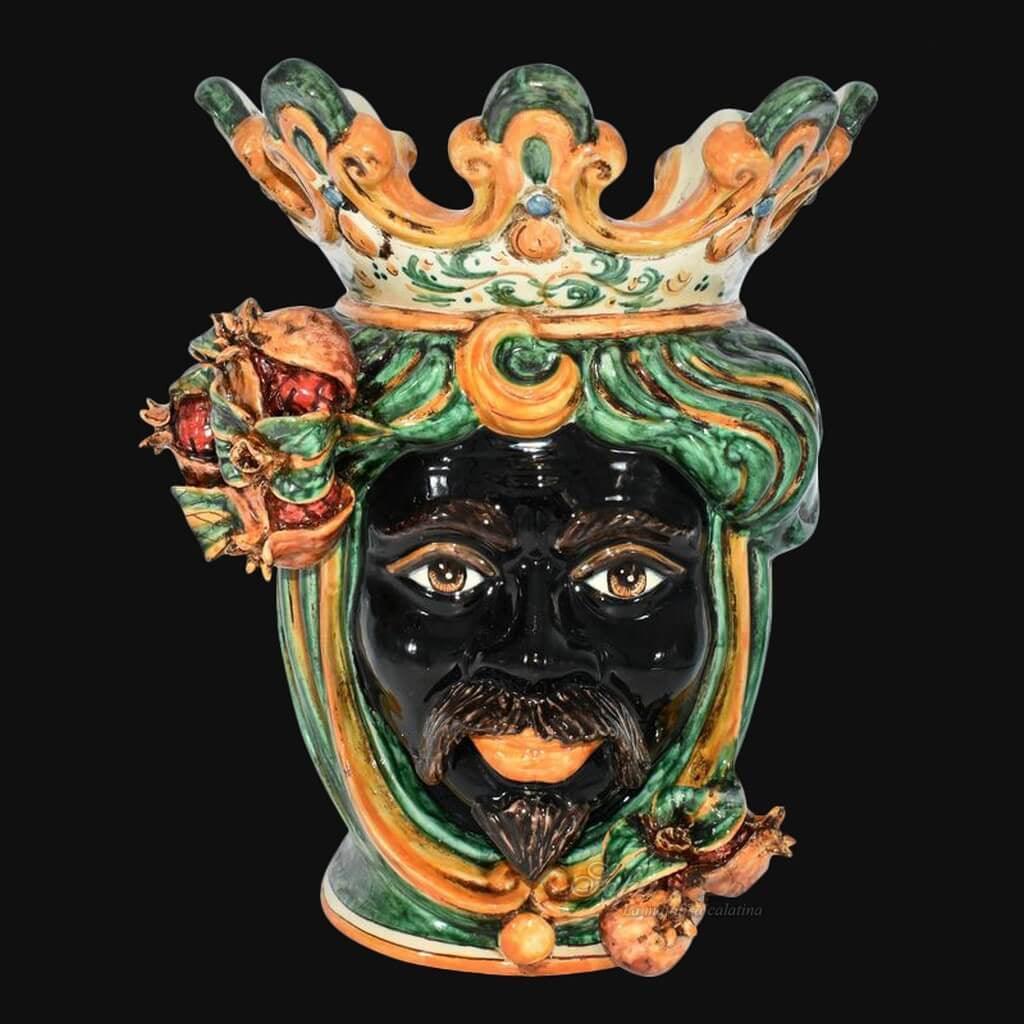 Testa di moro in ceramica di Caltagirone fatta a mano con colori verde, arancio e dettagli melograno