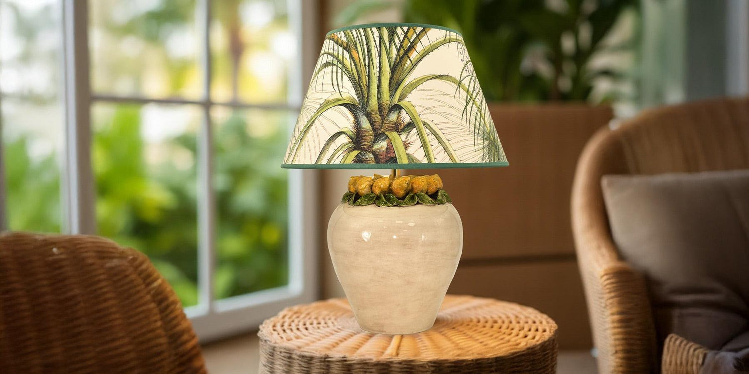 Lampada da tavolo in ceramica Caltagirone fatti a mano con decoro floreale, interno moderno