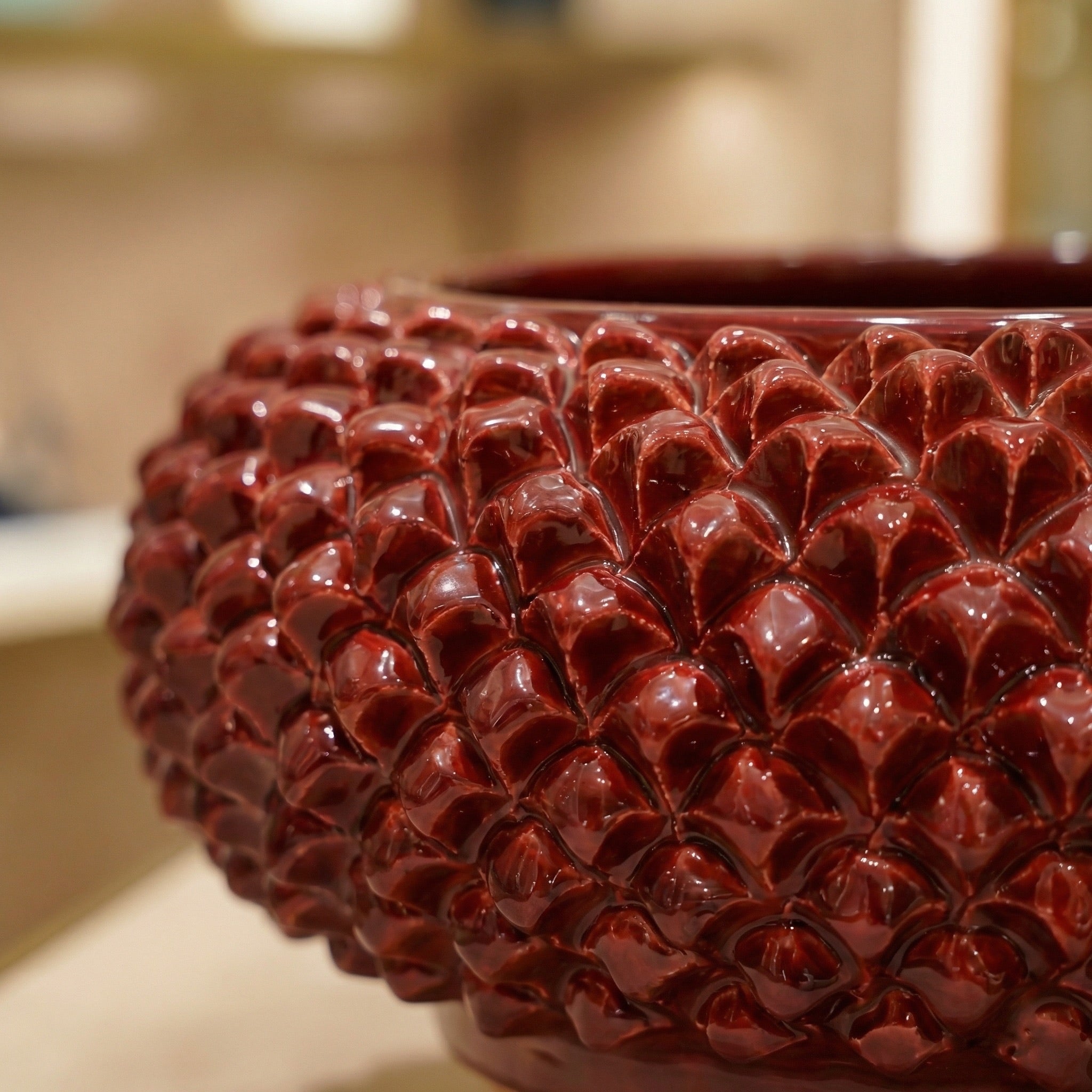 Pinecone centerpiece of Caltagirone modeled by hand bordeaux