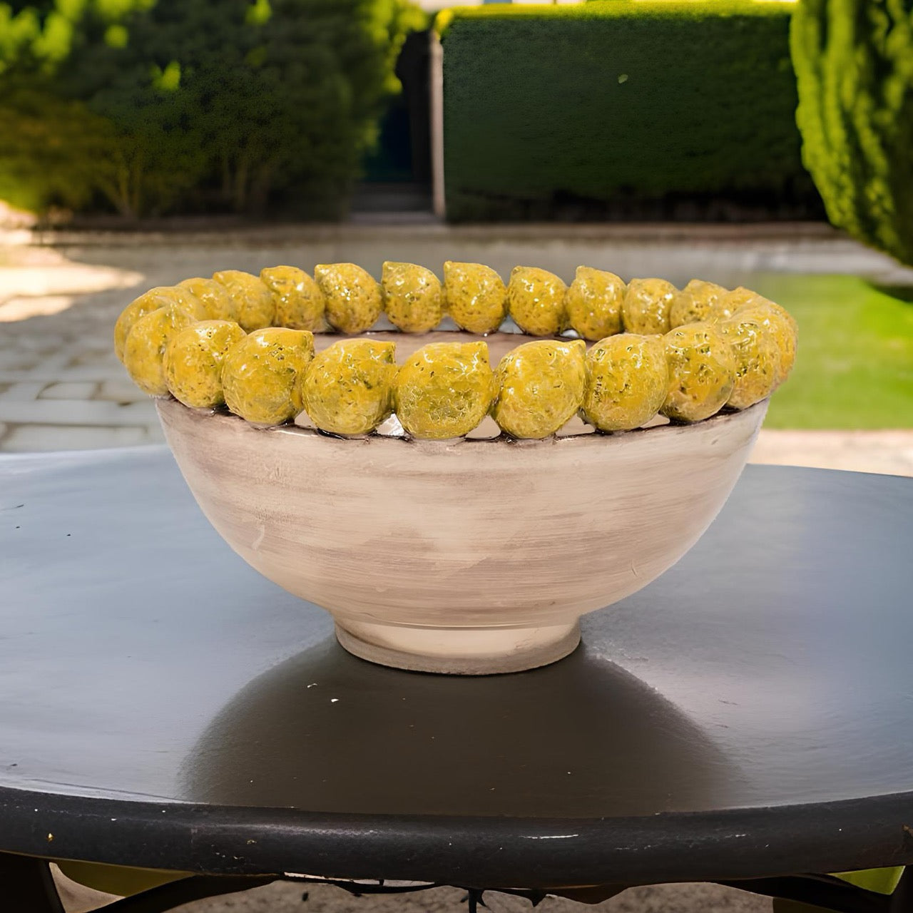 Centerpiece with Sicilian Lemons Ø 40 without leaves mother of pearl colored