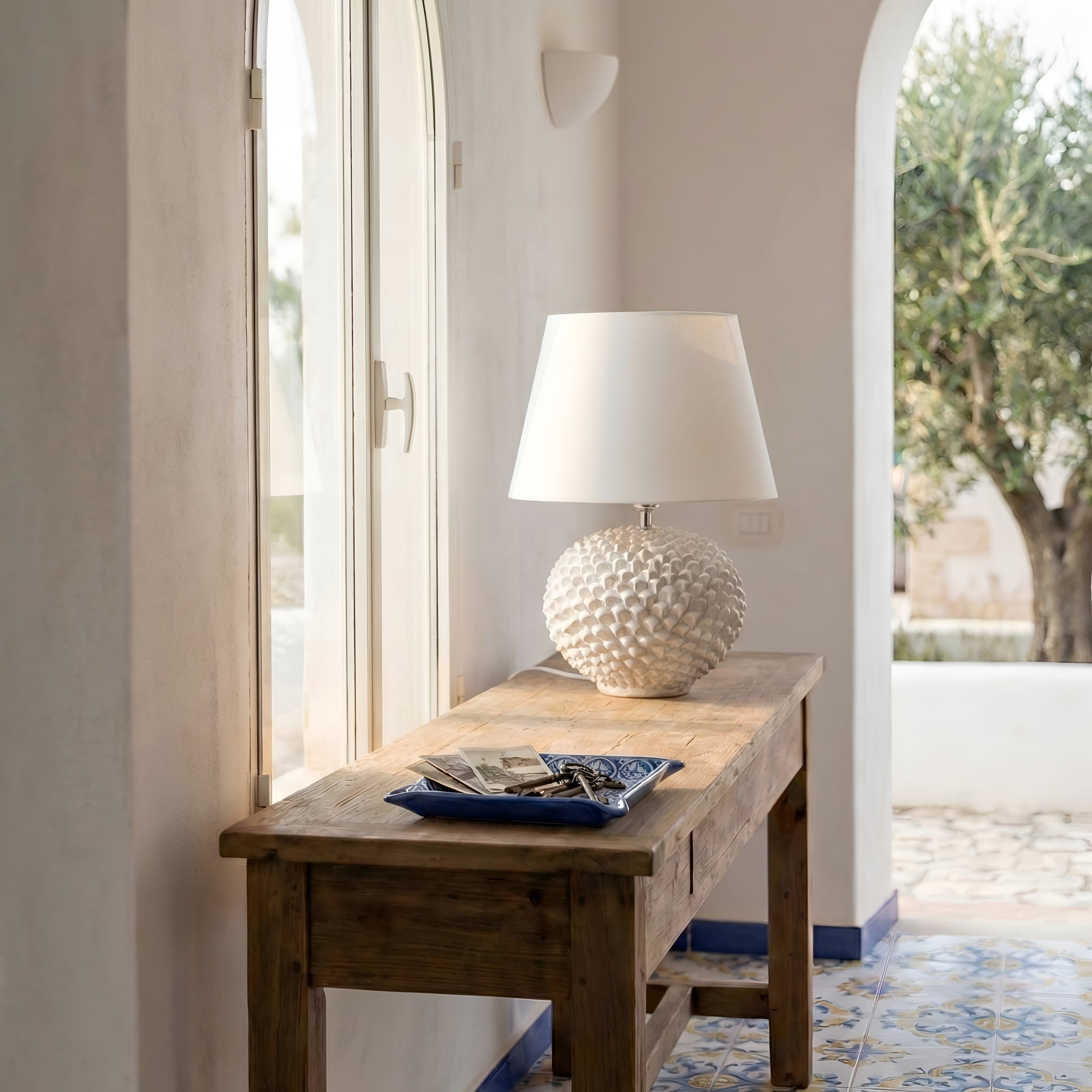 Italian Ceramic Lamp, White Line – Sicilian ceramic lamp handcrafted in Caltagirone