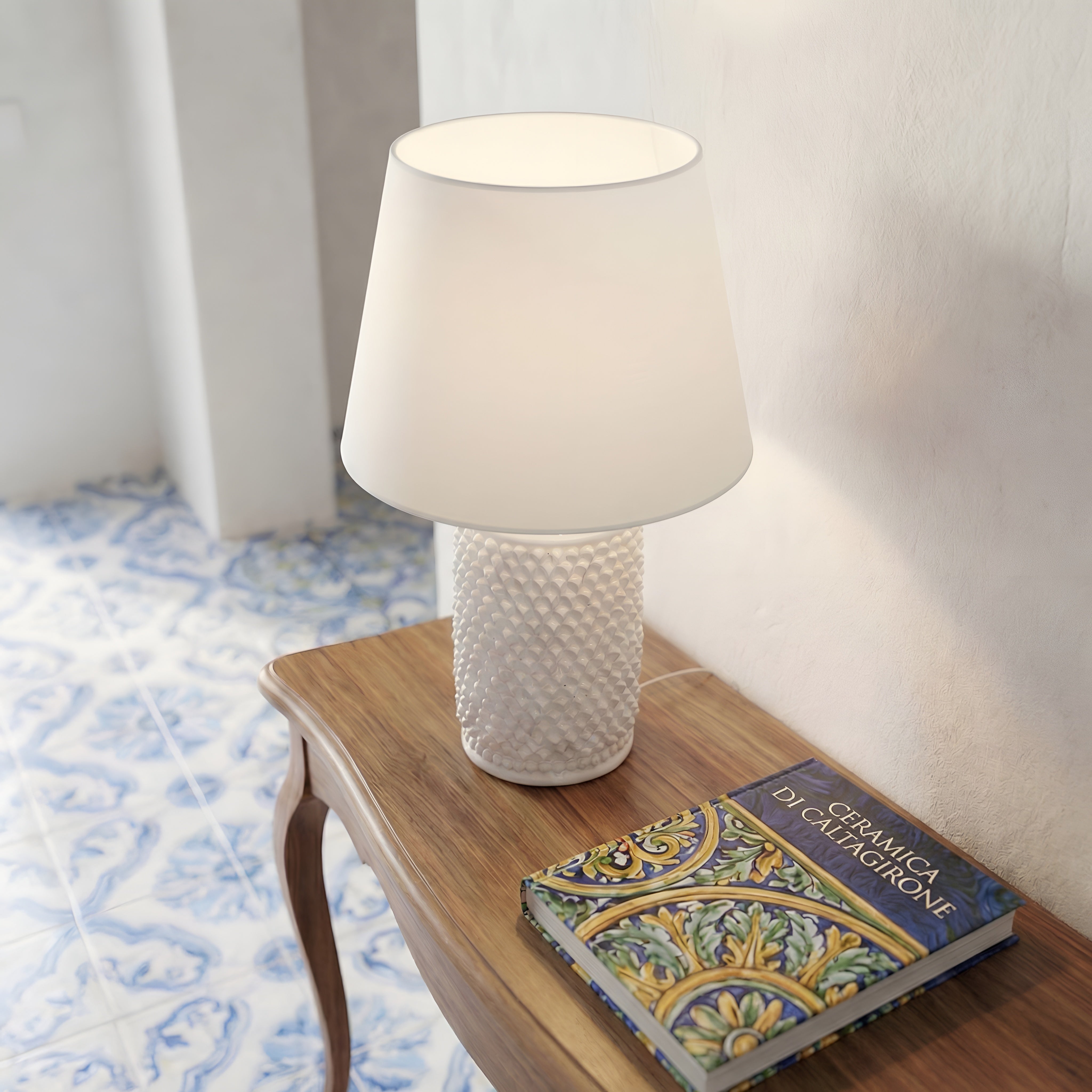 White Line cylindrical pine cone lamp, h 60 cm, in Caltagirone ceramic.