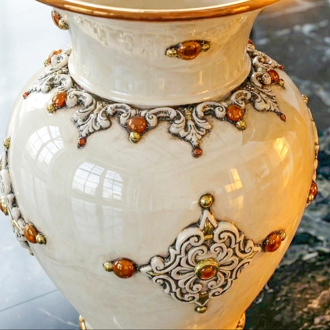 Round-Bellied Umbrella Stand H 50 cm / 19¾", Antique Mother of Pearl, Gold and Lustre – Caltagirone Ceramic – Sicilian artisan tradition