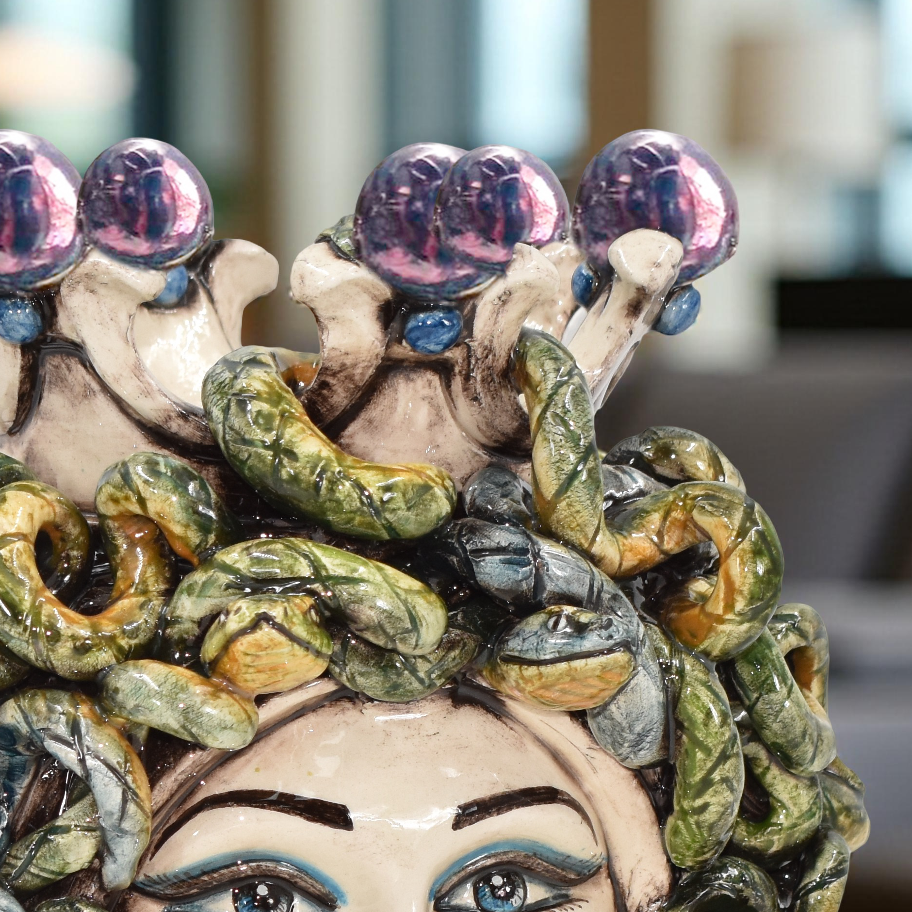 Head h 25 turban jellyfish Luster Wisteria