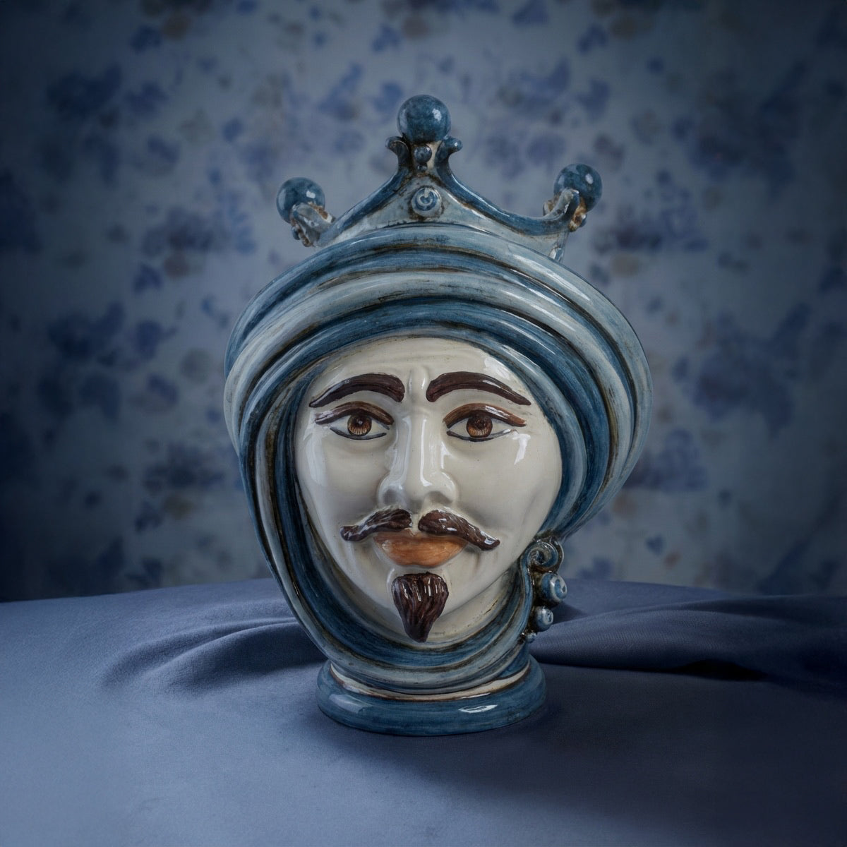 Testa h 30 in mono blu maschio bianco - Modern Moorish heads Sofia Ceramiche