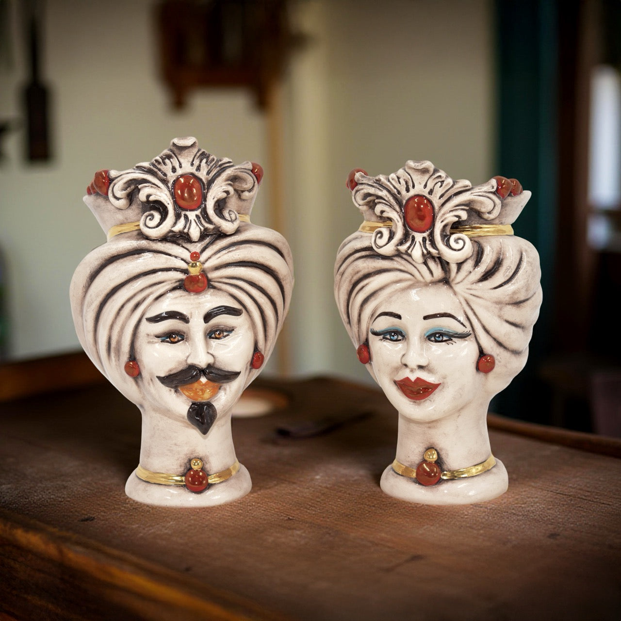 Pair of Heads with Crown h 16 Tuareg Mother of Pearl Antique Gold and Lustres
