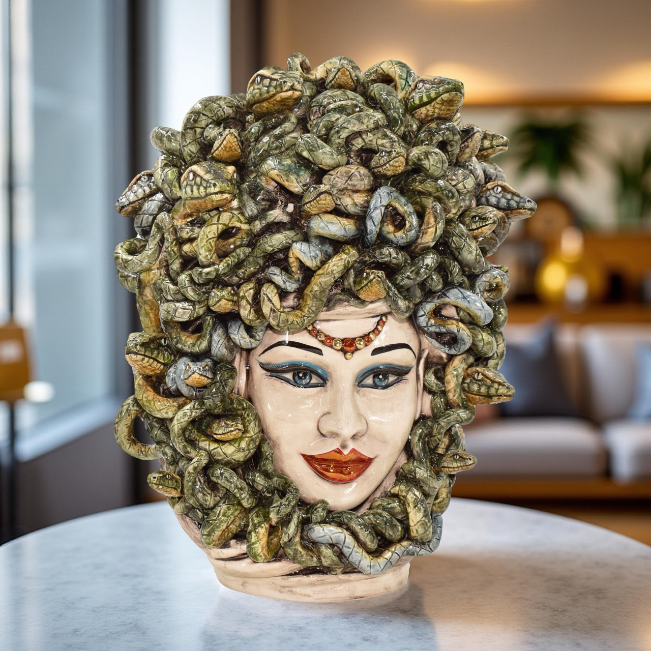 Testa Medusa h 48 madreperla antichizzato oro e lustri c/espressione labbra oro