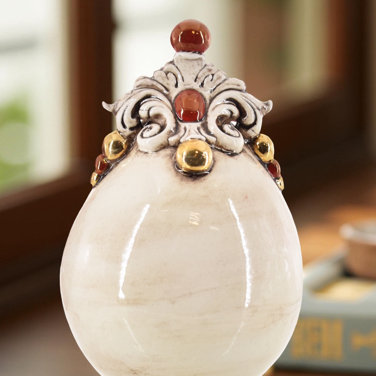 Ceramic egg h 18 Mother of Pearl Gold and Lusters - Caltagirone Ceramics