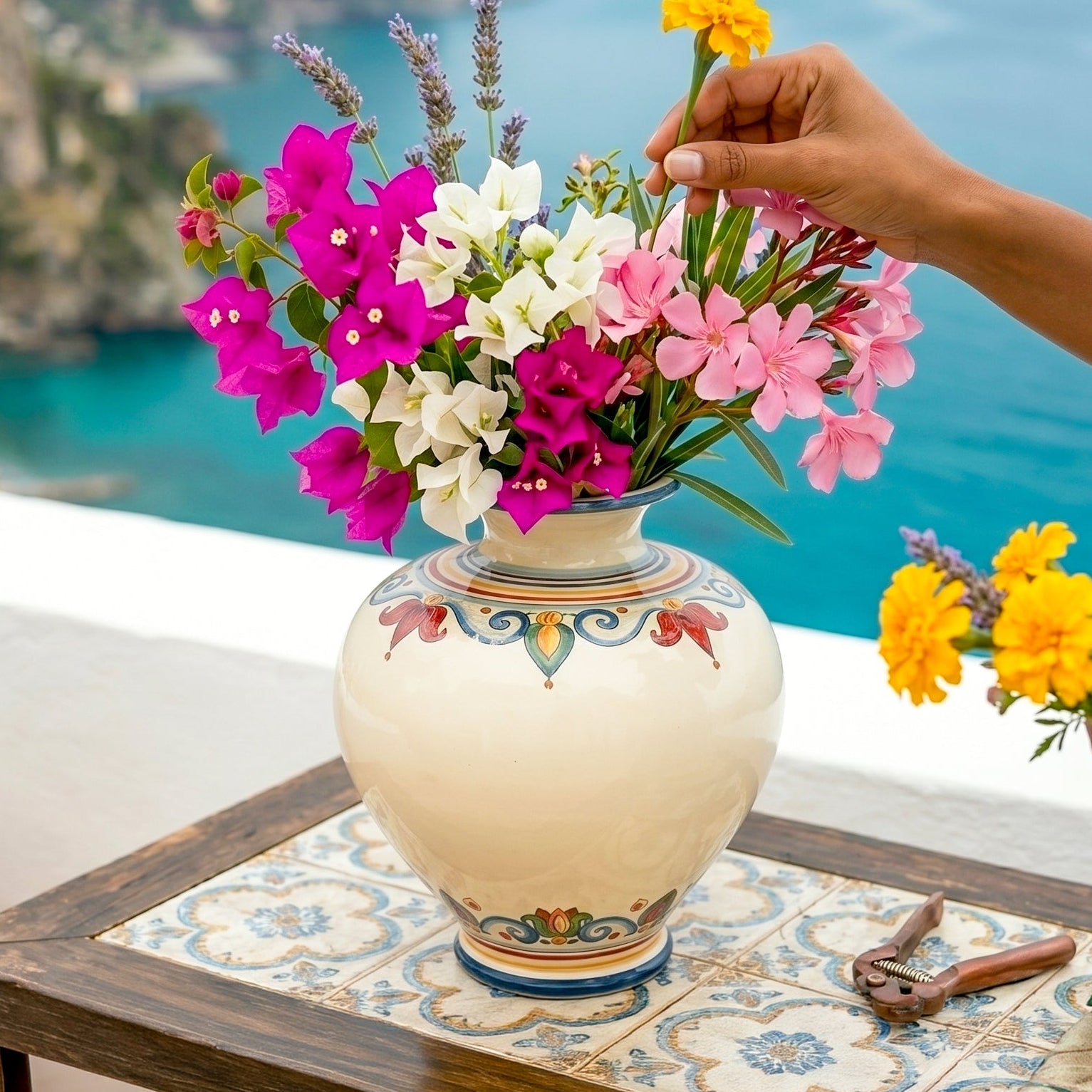 Ball Vase H 35 cm / 13¾" in Caltagirone Ceramic — Decoro Sicily