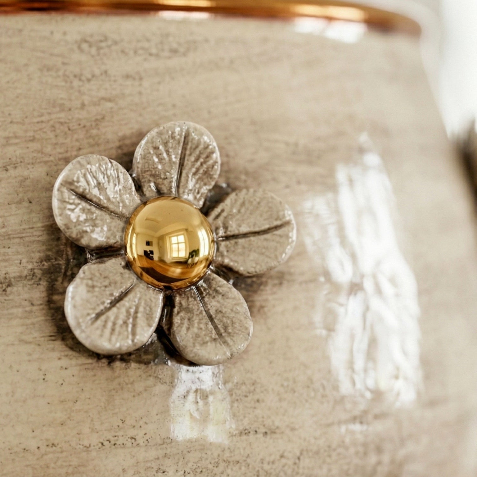 Italian Ceramic Vase, Antique Mother of Pearl Gold – Italian ceramic from Caltagirone, Sicily