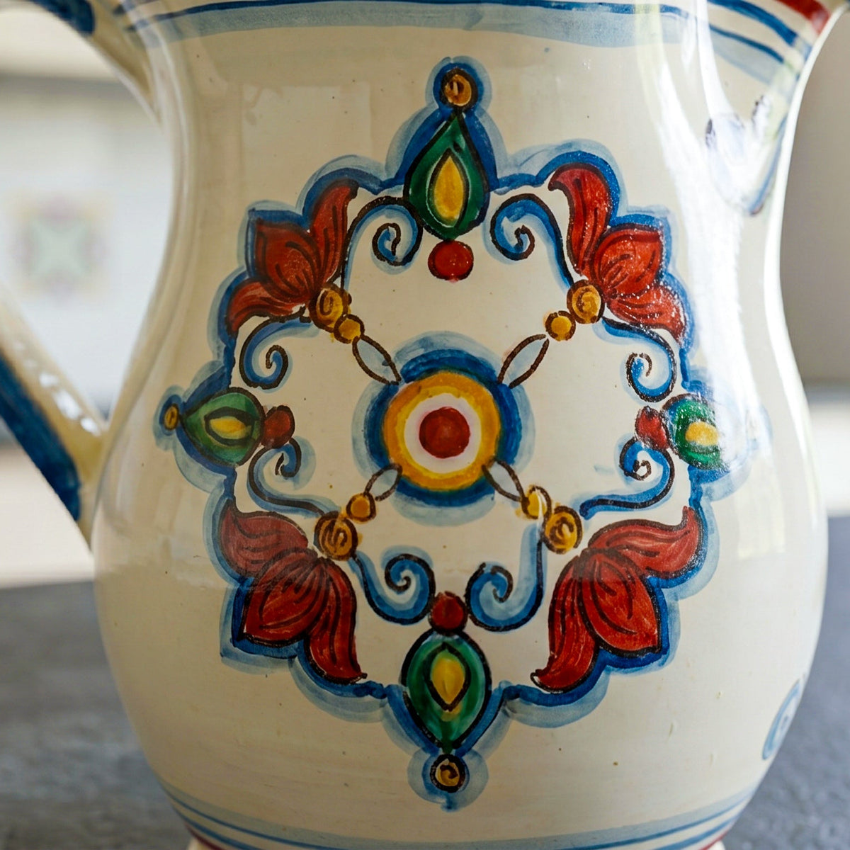 Cannata (Sicilian Jug) with Coat of Arms in Caltagirone Ceramic — Decoro Sicily