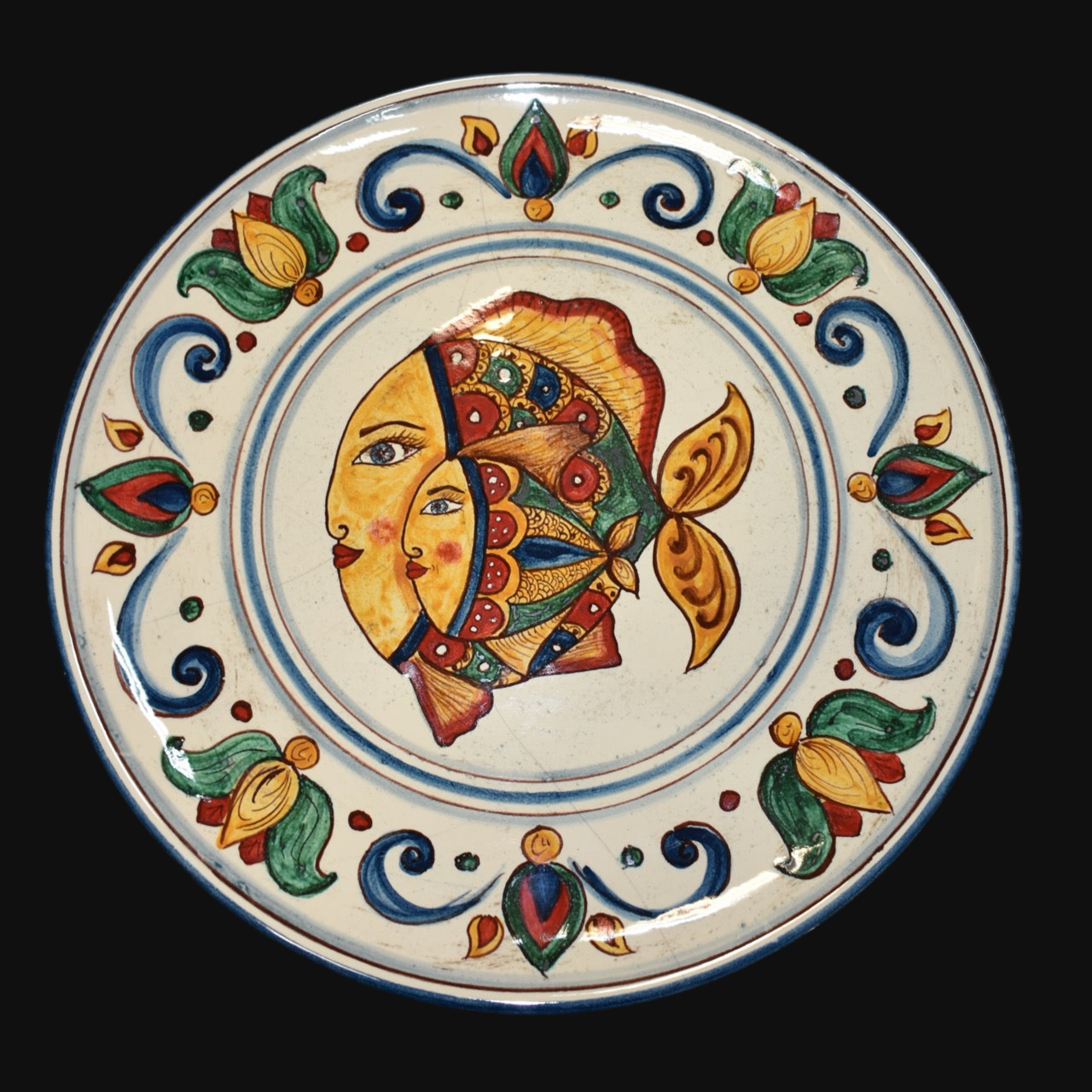 Ornamental plate in Caltagirone ceramic with fish decoration