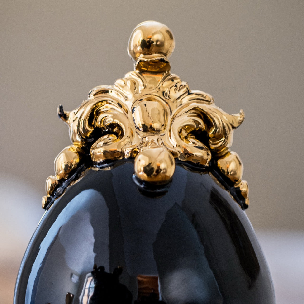 Black &amp; Gold Ceramic Egg with Pure Gold - Sicilian Craftsmanship
