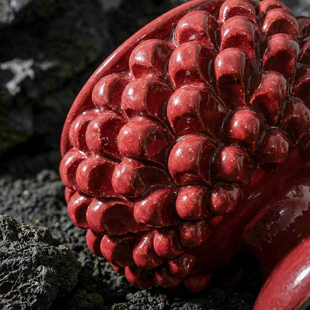 Vaso mezza pigna bordeaux in ceramica di Caltagirone