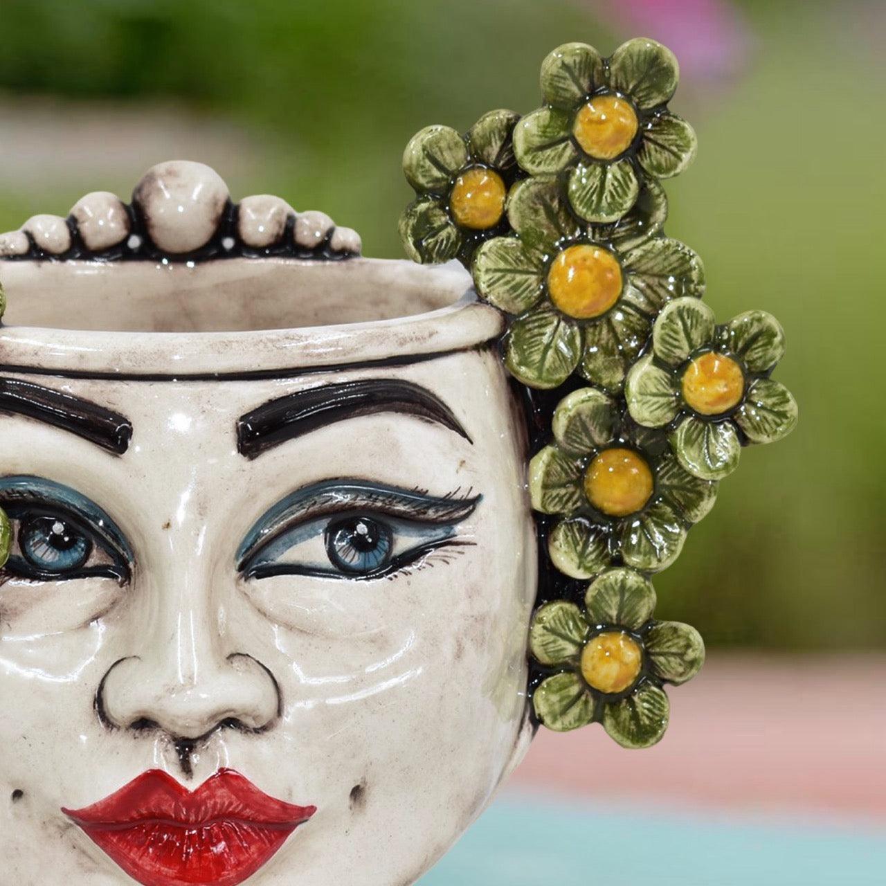 Testa h 20 c/fiori c/espressione labbra rosse madreperla colorato verde/giallo femmina - Ceramiche di Caltagirone Sofia