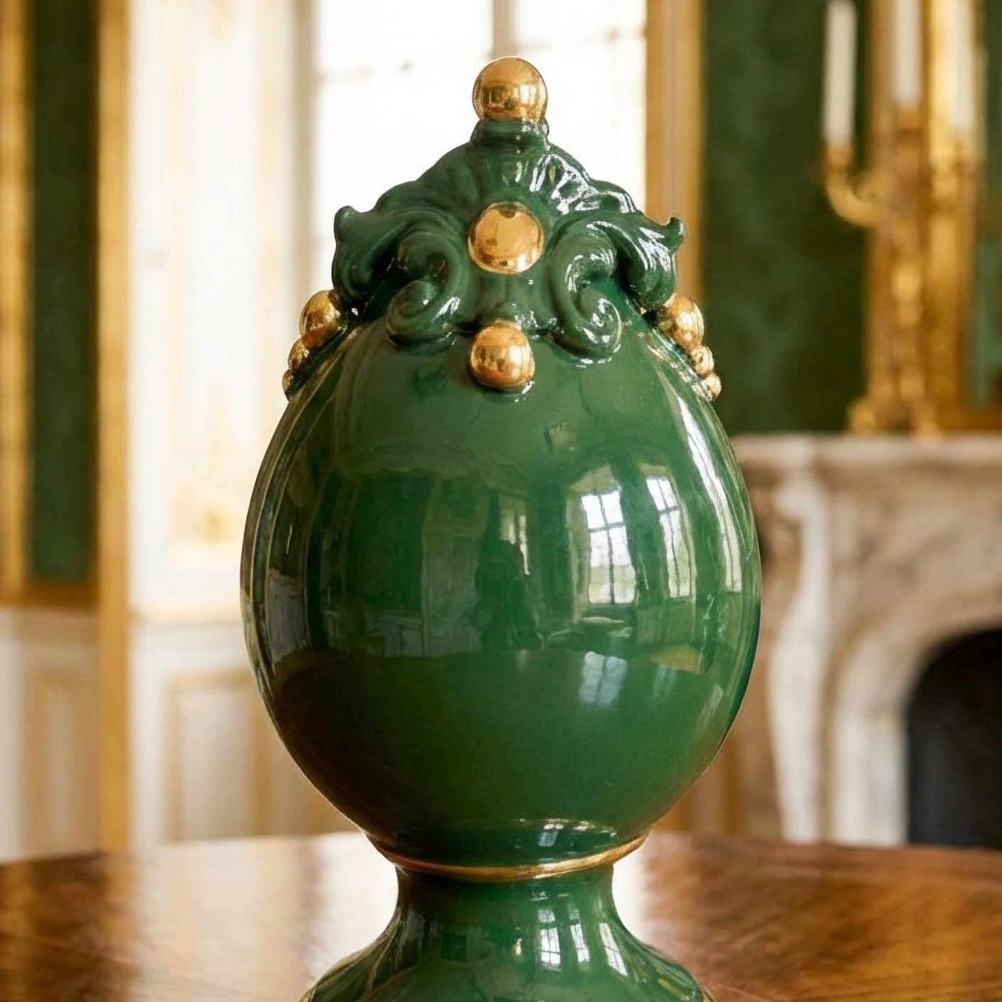 Egg with foot h 18 plastic sofia antique green and gold