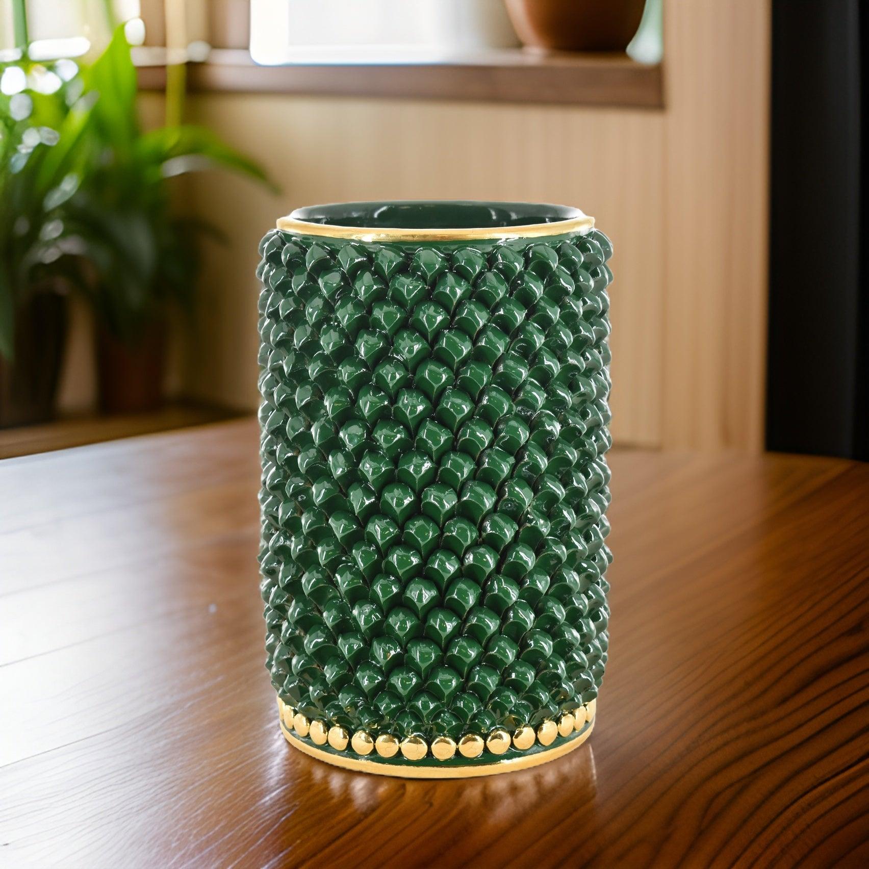 Vaso cilindro pigna modellata a mano in verde e oro - Ceramiche di Caltagirone Sofia