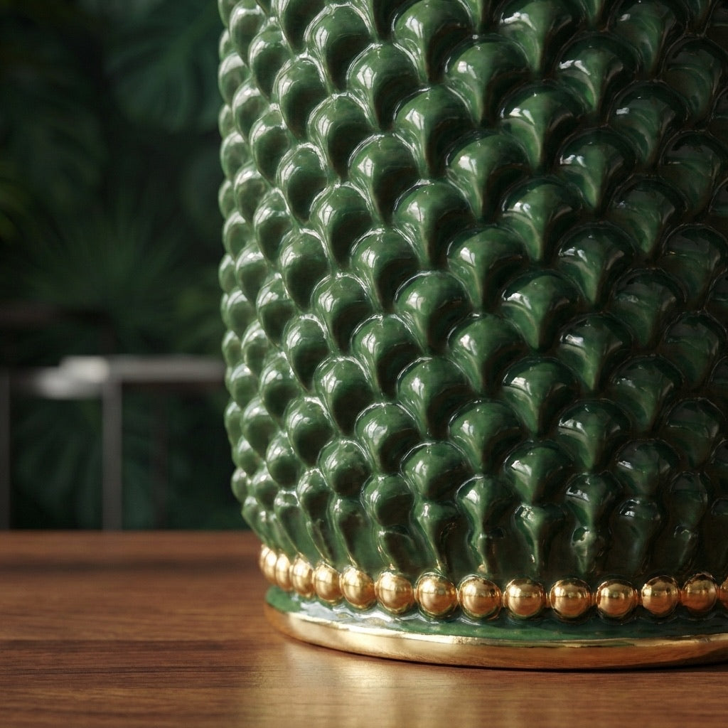 Vaso cilindro pigna modellata a mano in verde e oro - Ceramiche di Caltagirone Sofia