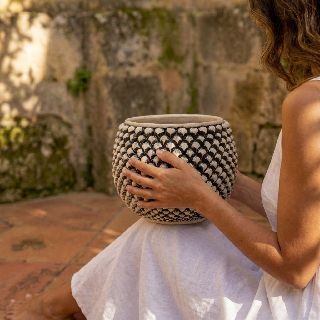Vaso mezza pigna s/piede madreperla antichizzato in ceramica di Caltagirone - Ceramiche di Caltagirone Sofia