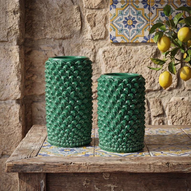 Pigna cylindrical vase hand-shaped in emerald green