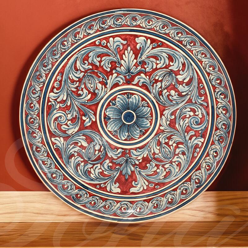 Piatto ornamentale ornato blu/bordeaux in ceramica artigianale di Caltagirone. - Ceramiche di Caltagirone Sofia