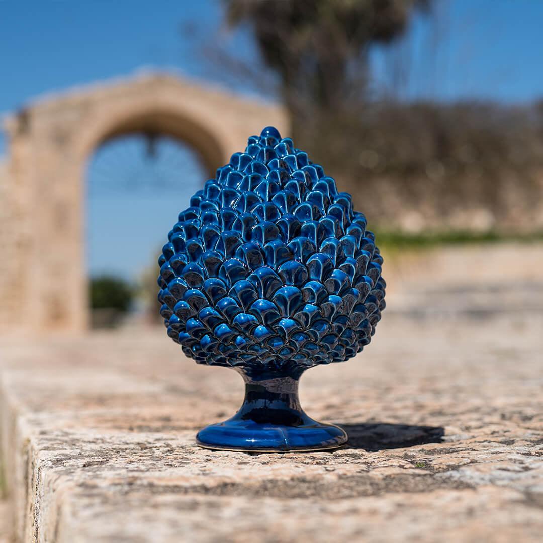 Pigna artigianale di Caltagirone modellata a mano altezza 15/40 cm in blu intenso - Ceramiche di Caltagirone Sofia