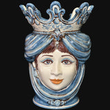 Ceramica di Caltagirone fatta a mano con volto femminile e corona blu, arte tradizionale siciliana