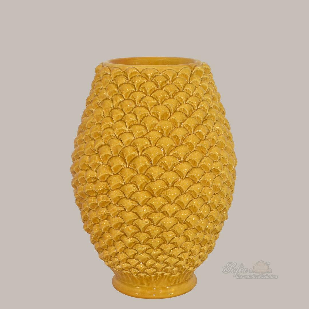 Vaso pigna panciuto senape artigianale in ceramica di Caltagirone modellata a mano